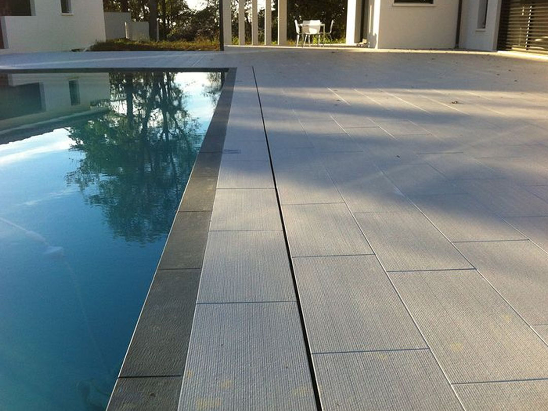 Pool Surrounds Cleaning