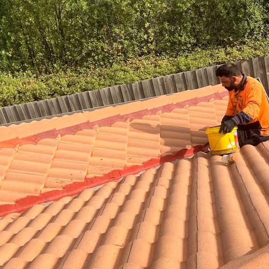 Roofer preparing a terracotta roof for coating after a free Melbourne quote